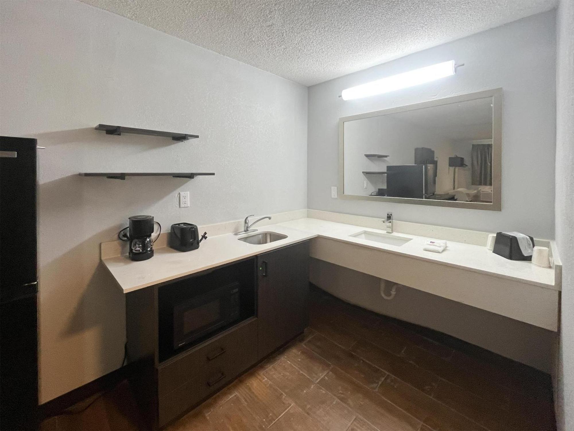 Studio 6 Suites Hurricane, Wv ภายนอก รูปภาพ