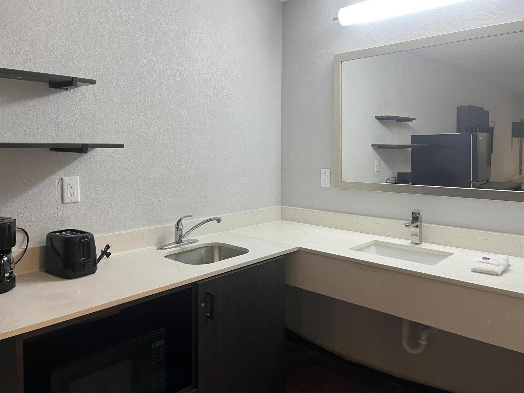 Studio 6 Suites Hurricane, Wv ภายนอก รูปภาพ