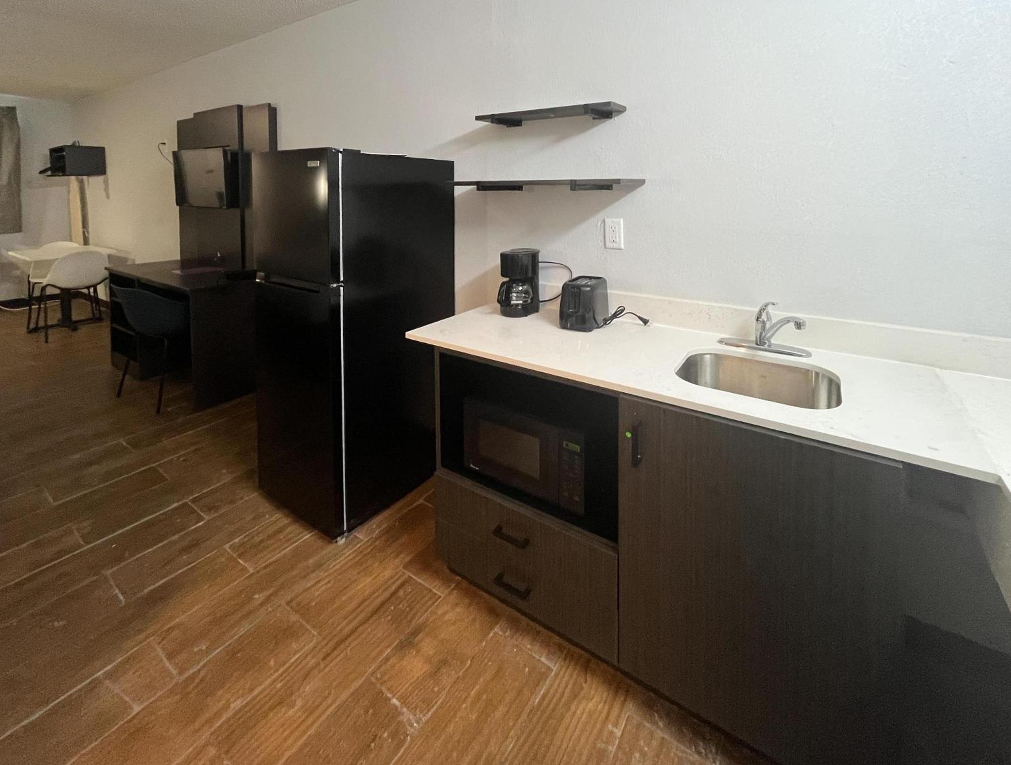 Studio 6 Suites Hurricane, Wv ภายนอก รูปภาพ